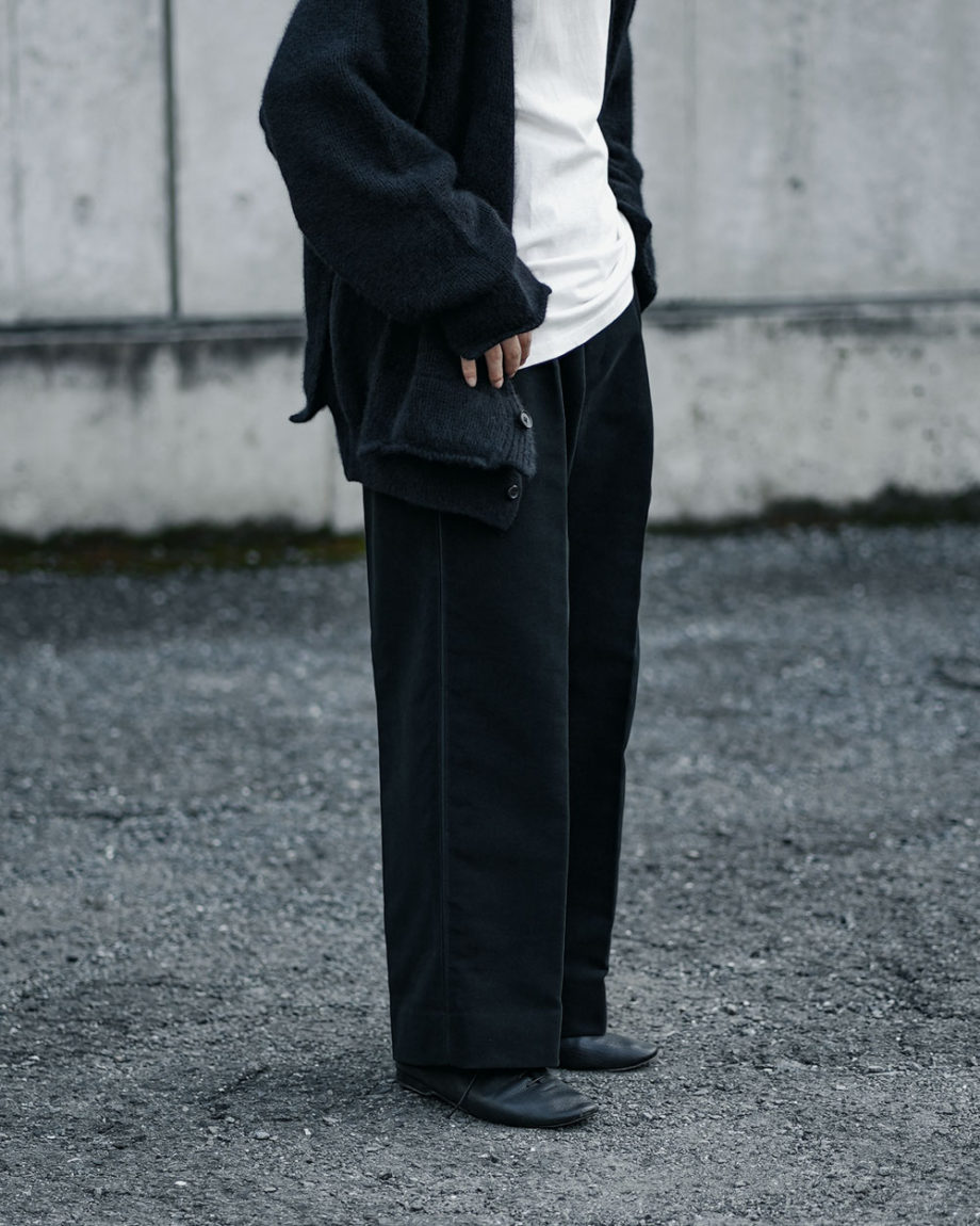 yoke 2tuck wide-legged side tape trouser - スラックス