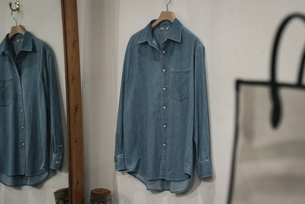 AURALEE SELVEDGE SUPER LIGHT DENIM SHIRT