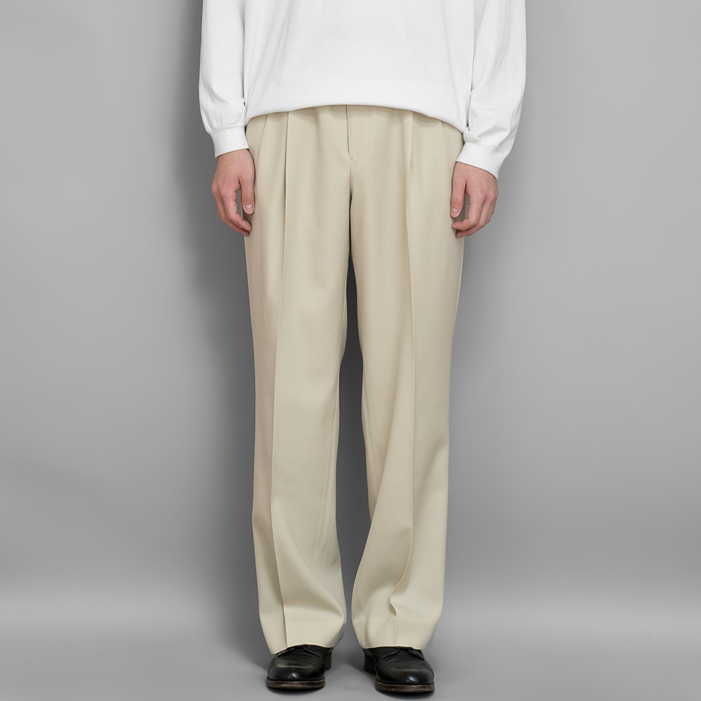 AURALEE LIGHT WOOL MAX GABARDINE SLACKS - スラックス