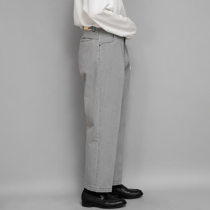 FARAH / Two Tuck Wide Tapered Pants (Denim-Gray) | twelve