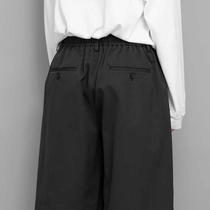 stein / Wide Easy Short Trousers (Shade Charcoal) | twelve