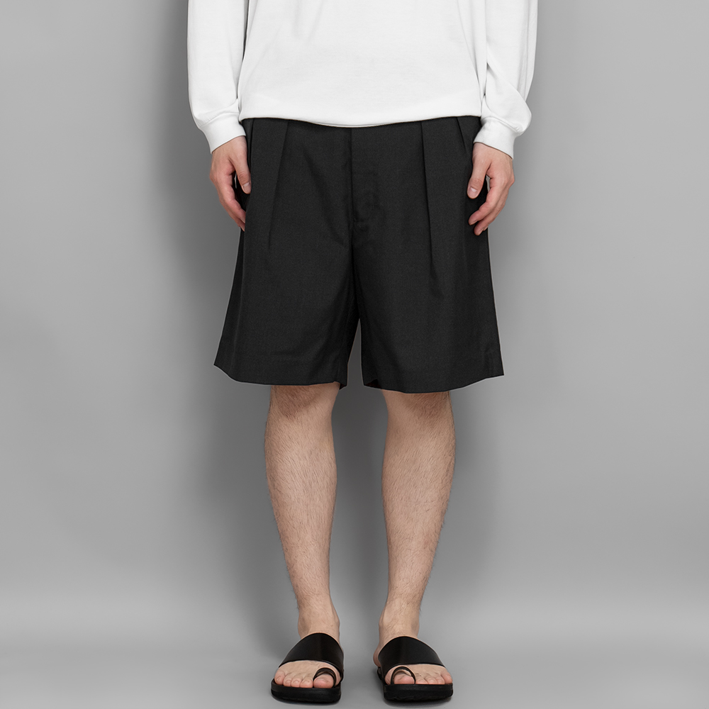 FARAH / Two Tuck Wide Shorts (Charcoal)