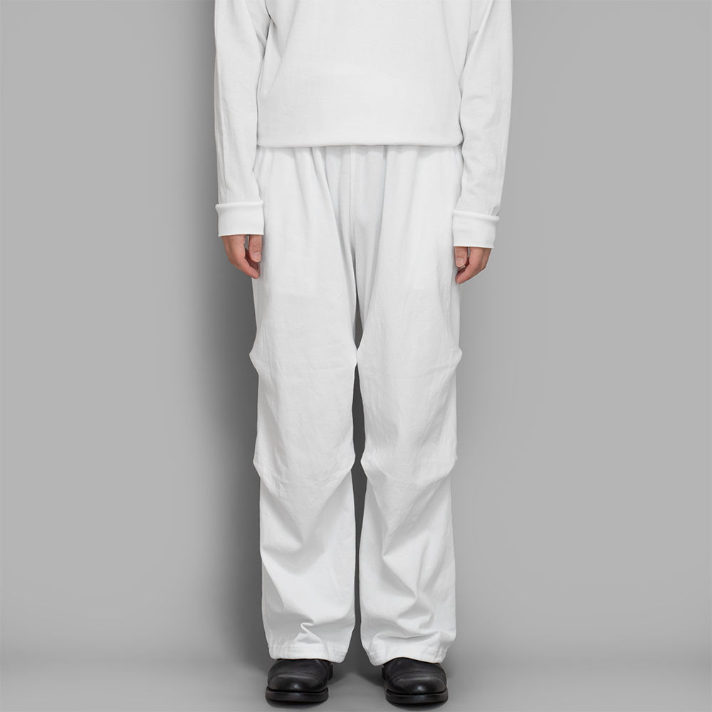COMOLI / コットンジャージ ニータックパンツ (White)