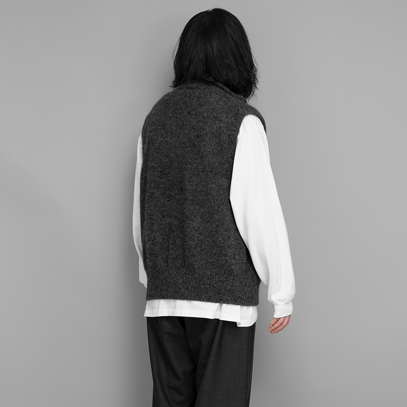 MAATEE&SONS / Cashemere 強圧縮 Jip Vest (Charcoal 杢) | twelve