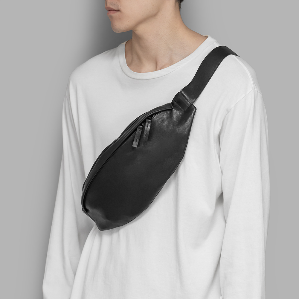 ssstein / Leather Sling Bag