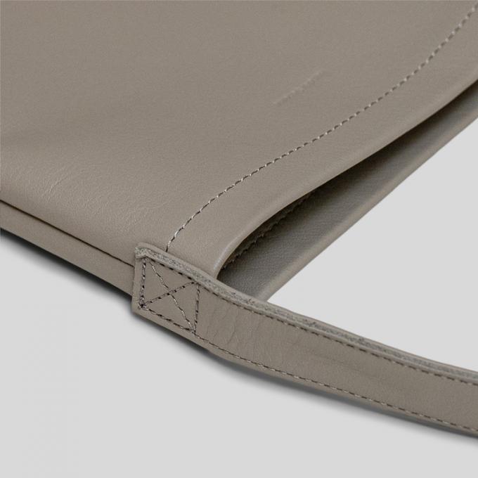 Hender Scheme / Cow Shoulder Small (Oak) | twelve