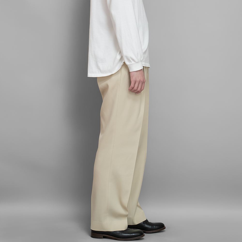 AURALEE / Light Wool Max Gabardine Two-Tuck Slacks (Ivory)