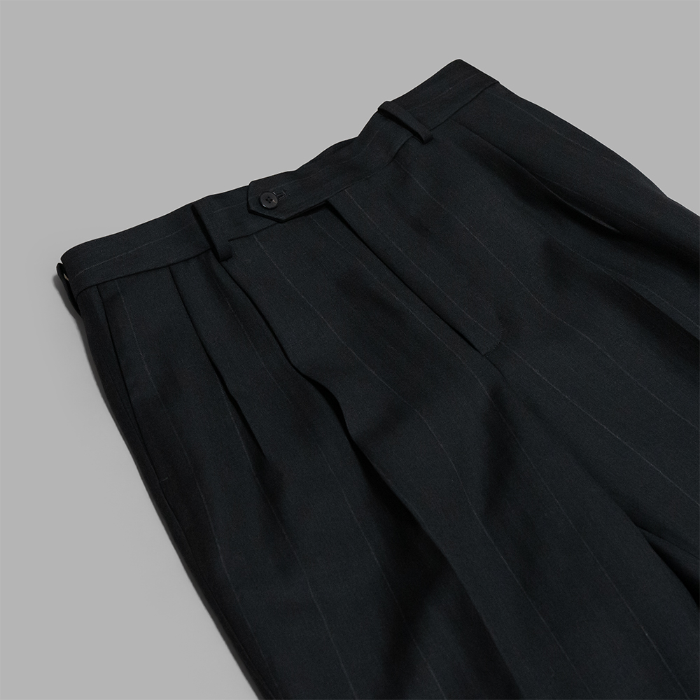 AURALEE / Bluefaced Wool Two-Tuck Slacks (Navy Stripe) | twelve