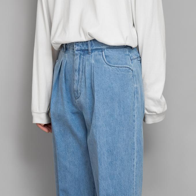 FARAH / Two Tuck Wide Tapered Pants (Denim-Bleach) | twelve