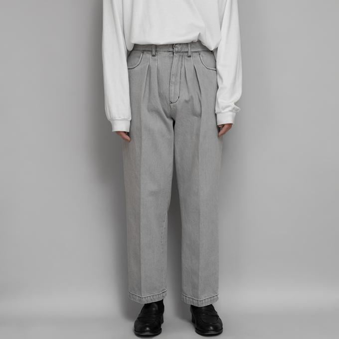 FARAH / Two Tuck Wide Tapered Pants (Denim-Gray)