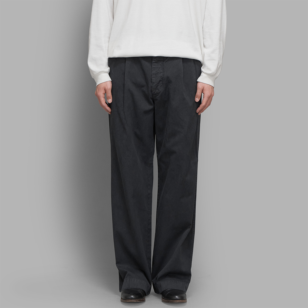 AURALEE / Garment-Dyed Finx Light Chino One-Tuck Wide Pants (Black)