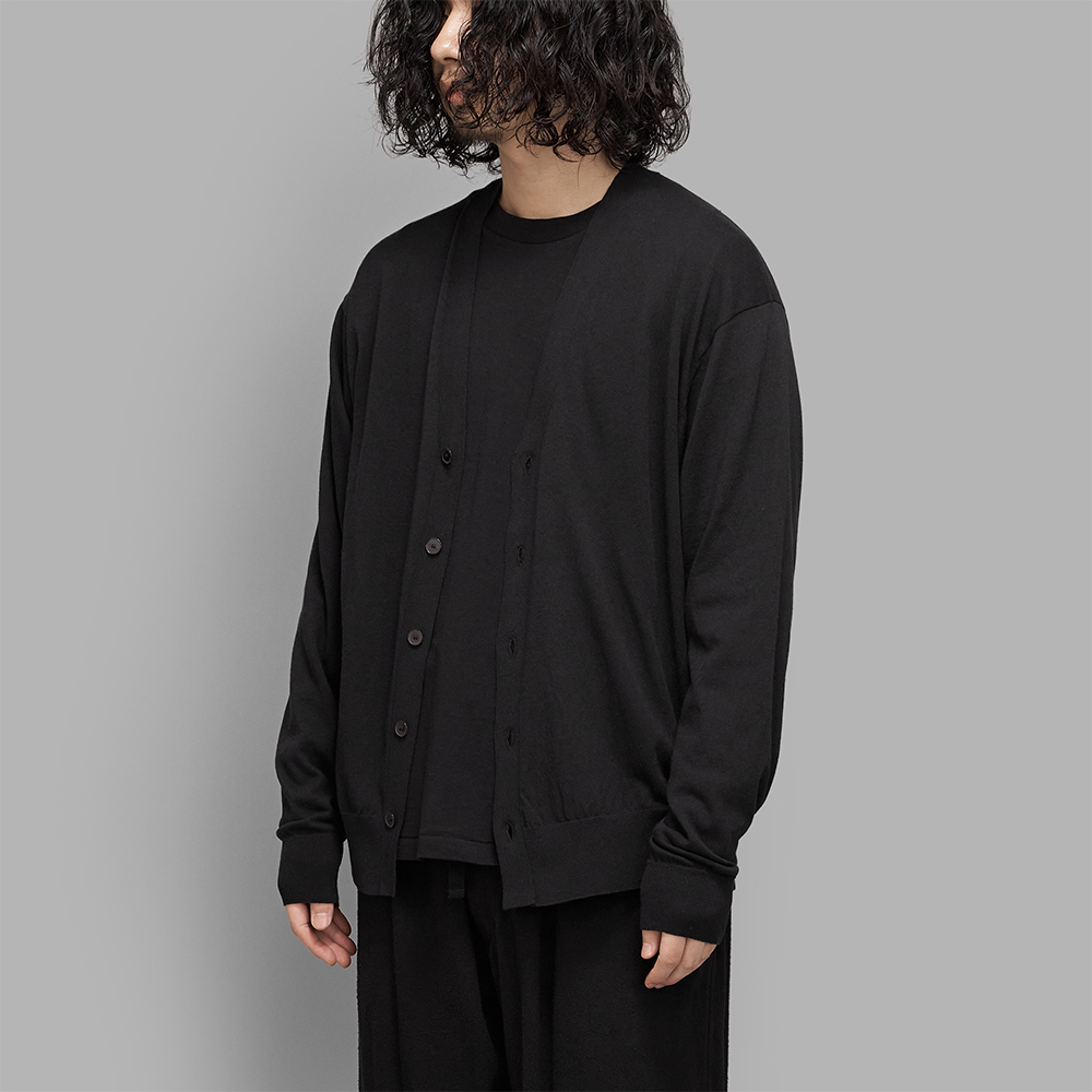 COMOLI / コットン Vネックカーディガン