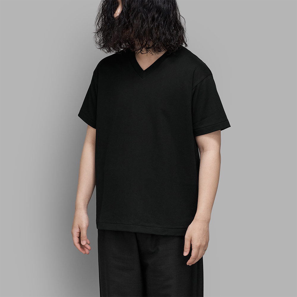 STABILIZER GNZ / V Neck T-Shirt (Black)