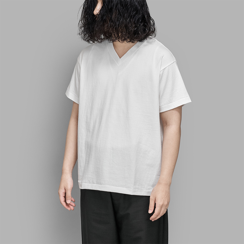 STABILIZER GNZ / V Neck T-Shirt (White)