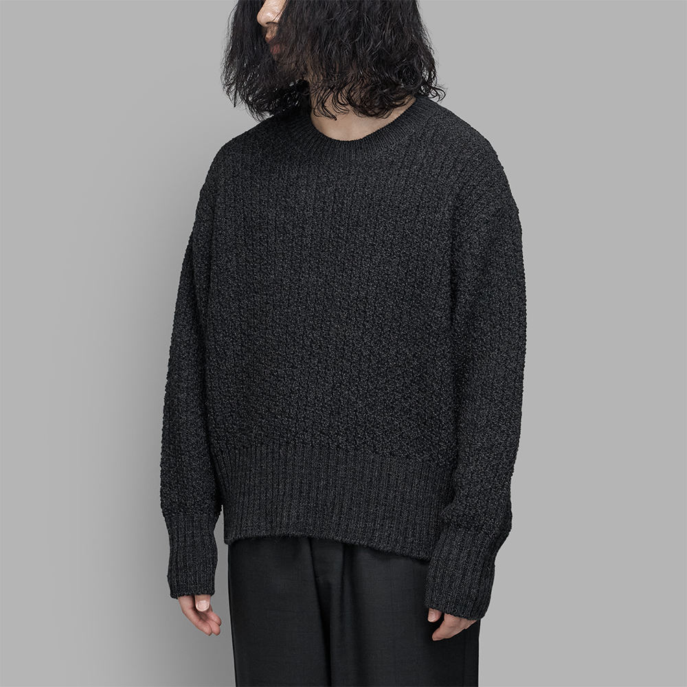 T.T / Crewneck Sweater