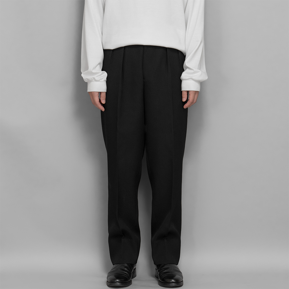 HEUGN / Aaron Gabardine Black