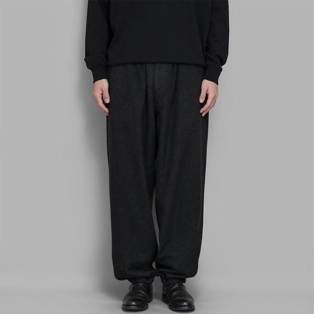 COMOLI / カシミヤ ドローストリングパンツ(Charcoal)