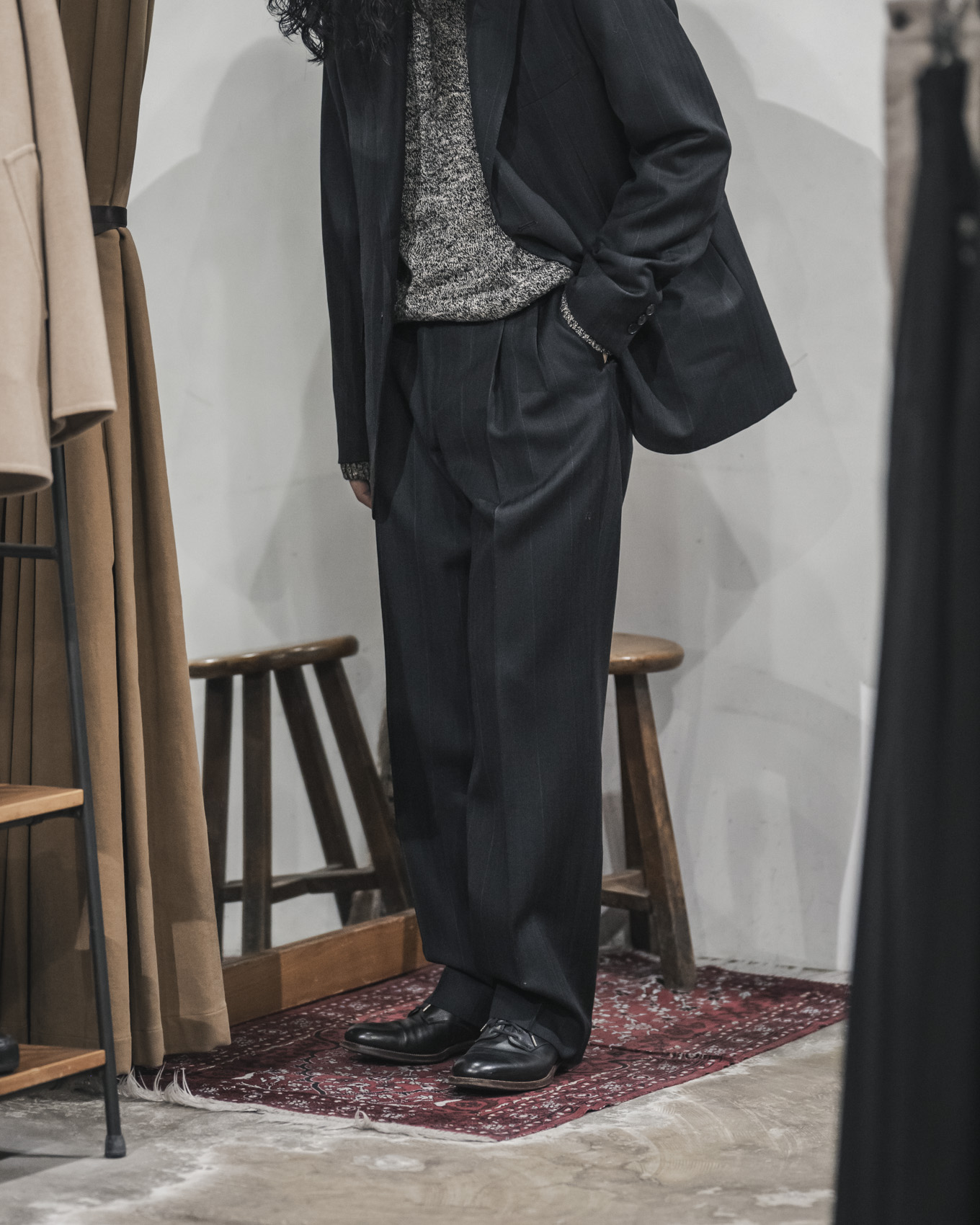 BLUEFACED WOOL TWO-TUCK SLACKS